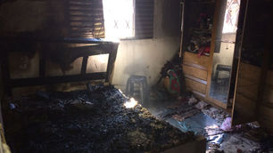Rotam controla incêndio rapidamente com mangueira de jardim e baldes em Jacarezinho