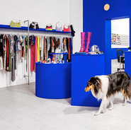 ISLA ist ein Concept Store, der verschiedene Formen des Selbstausdrucks miteinander verbindet. Im Mittelpunkt stehen Nail Art, Mode und der Aufbau einer Community. Dabei schafft isla einen Raum für unterschiedliche Ausdrucksformen und den Austausch innerhalb der Community.