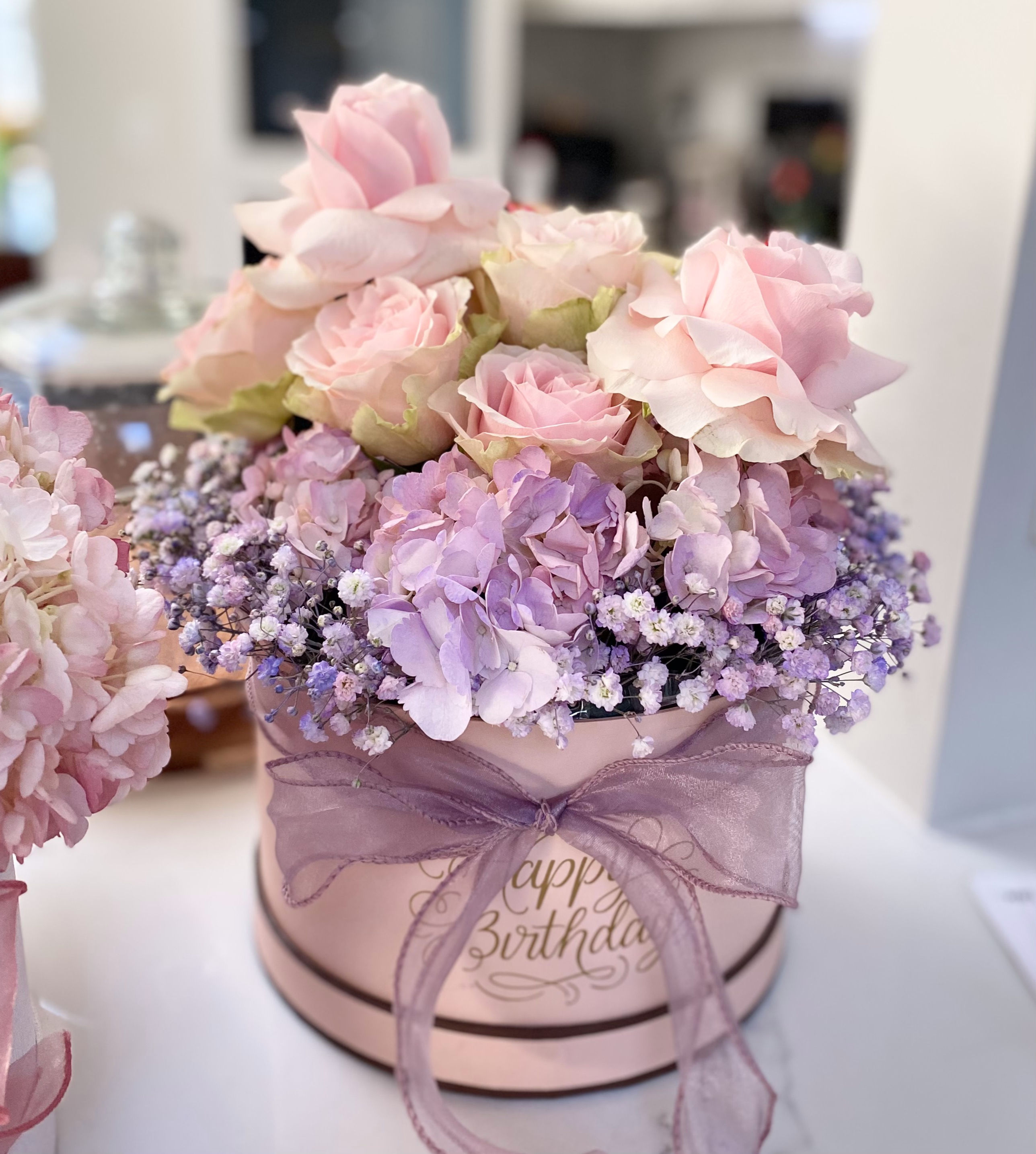 Deluxe Pink Roses Gift Box