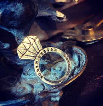 ダイヤモンドシルエットのシルバーリング