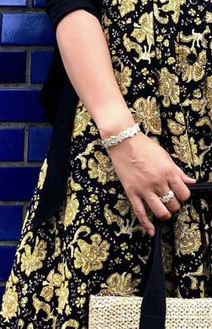 花柄レースデザインのバングル