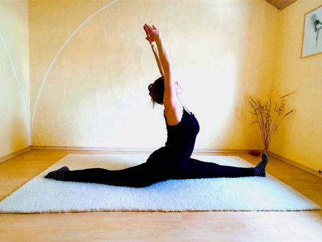 Das Spagat (hanumānāsana)