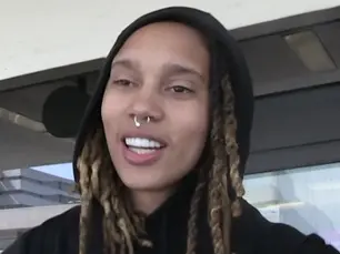 GRINER DE BRITTNEY ROMPE EL SILENCIO A SU REGRESO DE RUSIA Promete volver a jugar en la WNBA