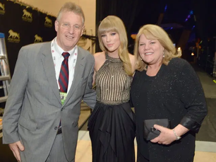 ¡Taylor y Travis se presentan a sus familias!
