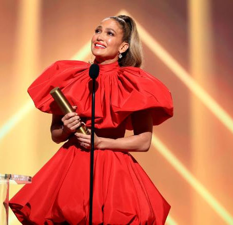 Jennifer Lopez dice que 2020 le enseñó qué es lo que ‘más importa’