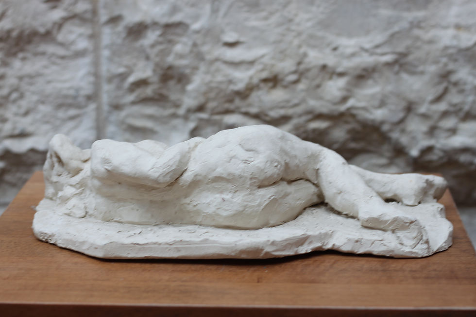 Thumbnail: Tamar lying down (sculpture)