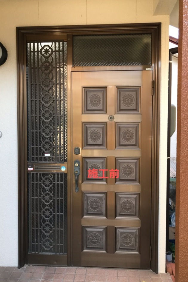 古いデザインのドアを現代風親子ドアに。。