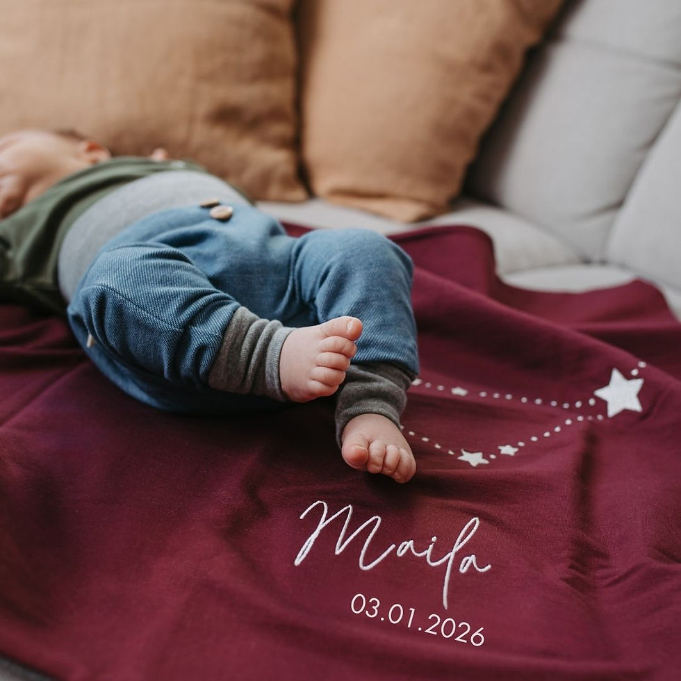personalisierte Babydecke aus Biobaumwolle handgemacht bestickt mit Namen von Mafee