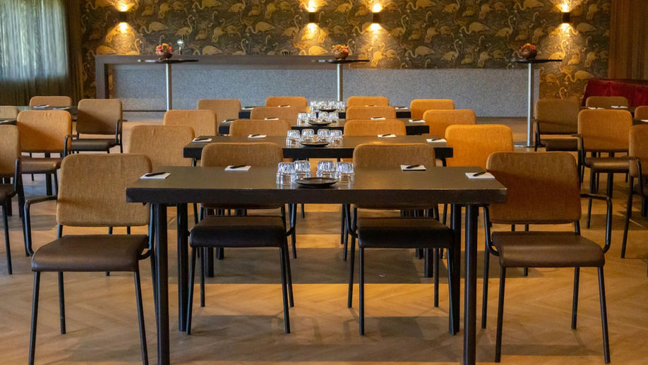 Van der Valk Hotel Ridderkerk – Amazone meeting room in classroom setup