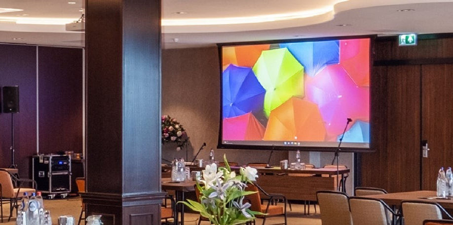 Van der Valk Hotel Schiphol – Brussel hall in classroom setup