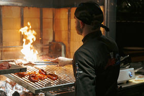 Sagardi Amsterdam - chef at the open charcoal Basque grill