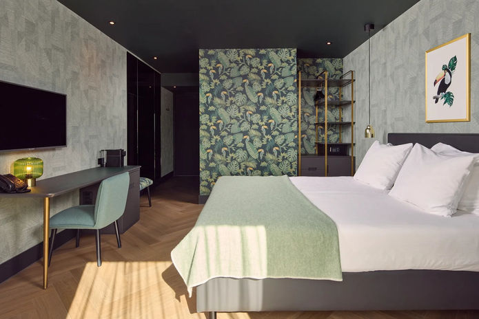 Van der Valk Hotel Amsterdam Amstel – room with desk
