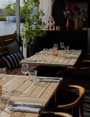 MPS de Amer - deck seating at the water's edge with flowers and drinks laid out
