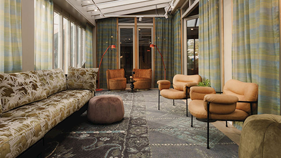 Carlton Oasis Hotel – Glasshouse conservatory lounge