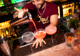 Grace Rotterdam - bartender mixing cocktails during The Cocktail Klub
