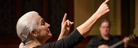 Maria Guinand conducting