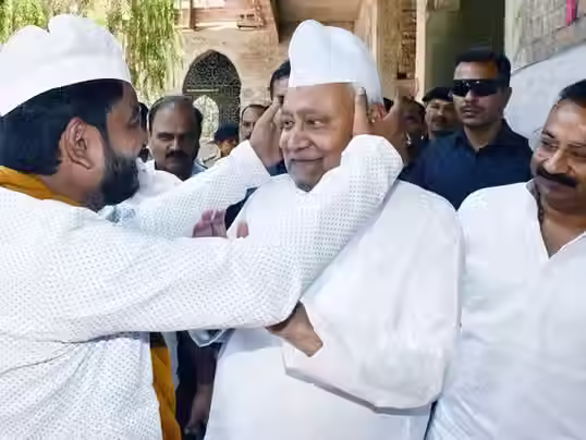 नीतीश मुसलमानों के दोस्त या दुश्मन, वक्फ बिल क्यों हुआ पास ? 