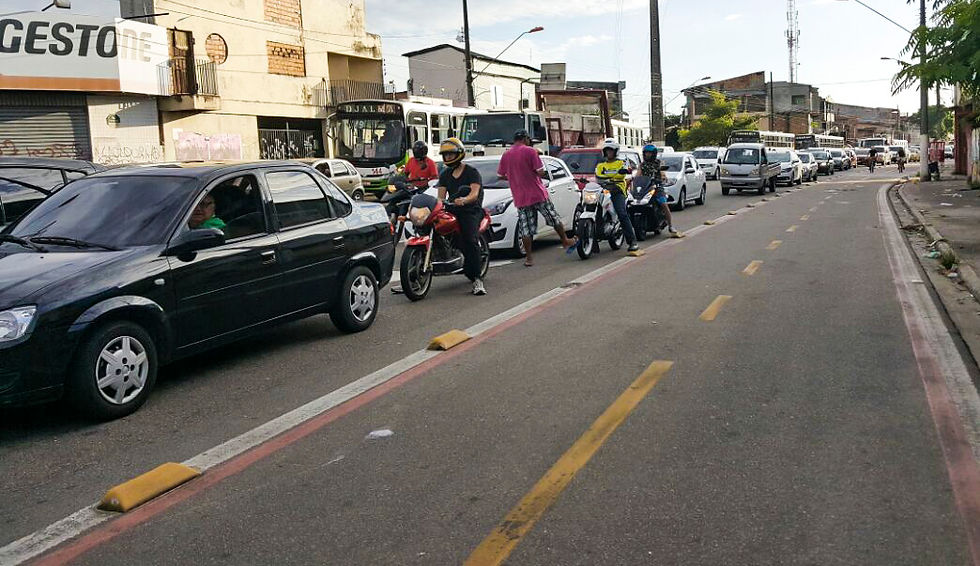 Congestionamento na avenida Pedro Álvares Cabral - Foto: Luiza Barros