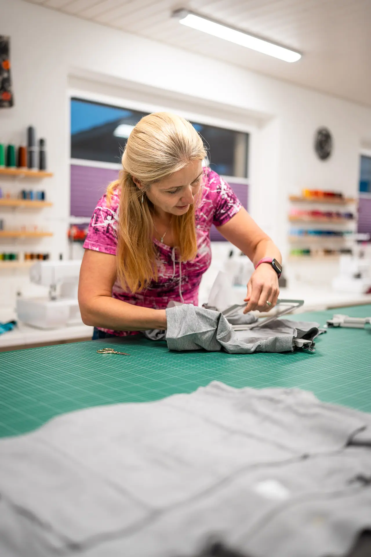 Detailaufnahme einer Stickerei im Atelier