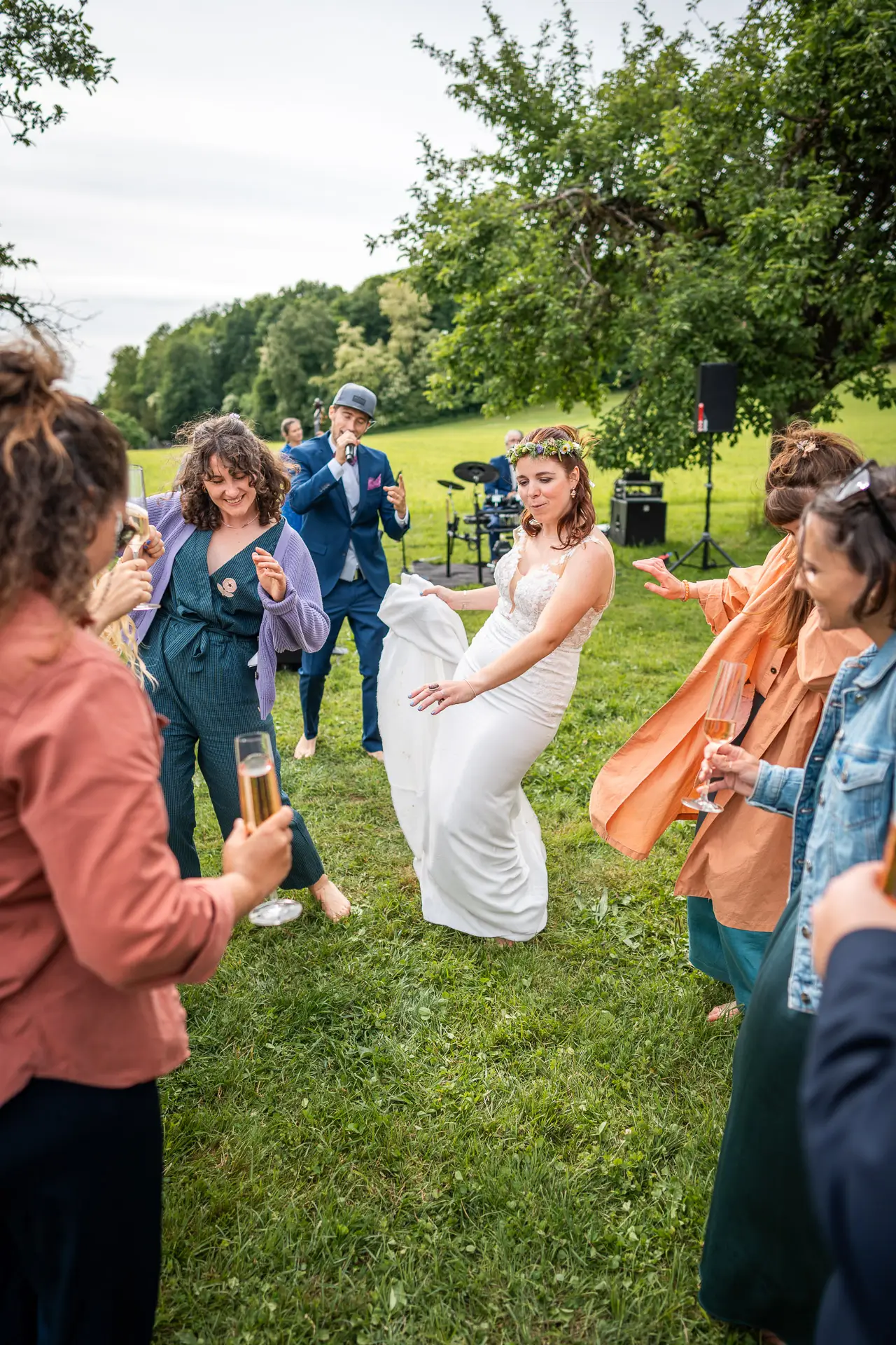 Braut tanzt an Hochzeit in Wiesendangen