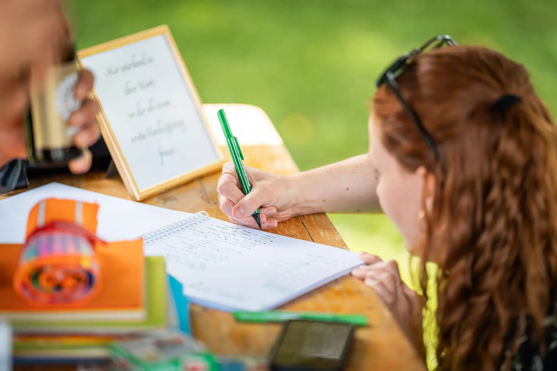 Hochzeitsgäste feiern im Berghof Wiesendangen