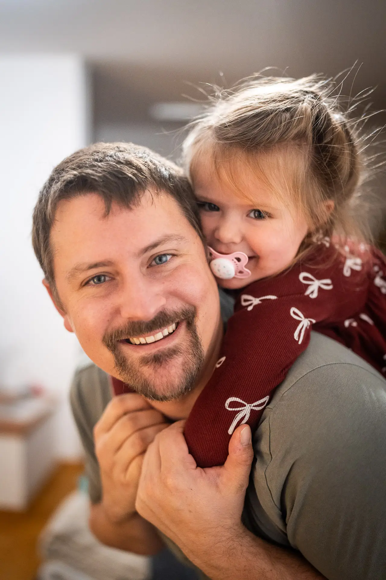Natürliches Newbornshooting im Alltag der Familie