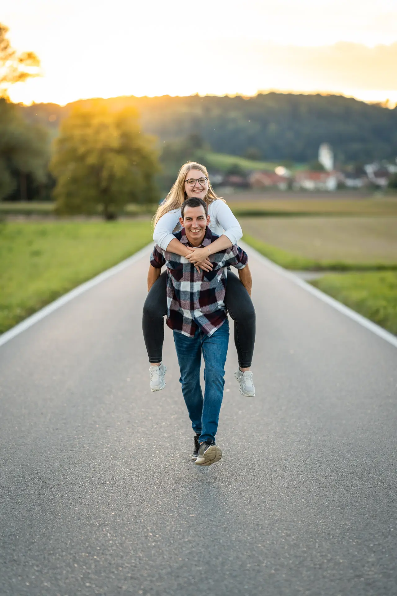 Stimmungsvoller Sonnenuntergang beim Paarshooting