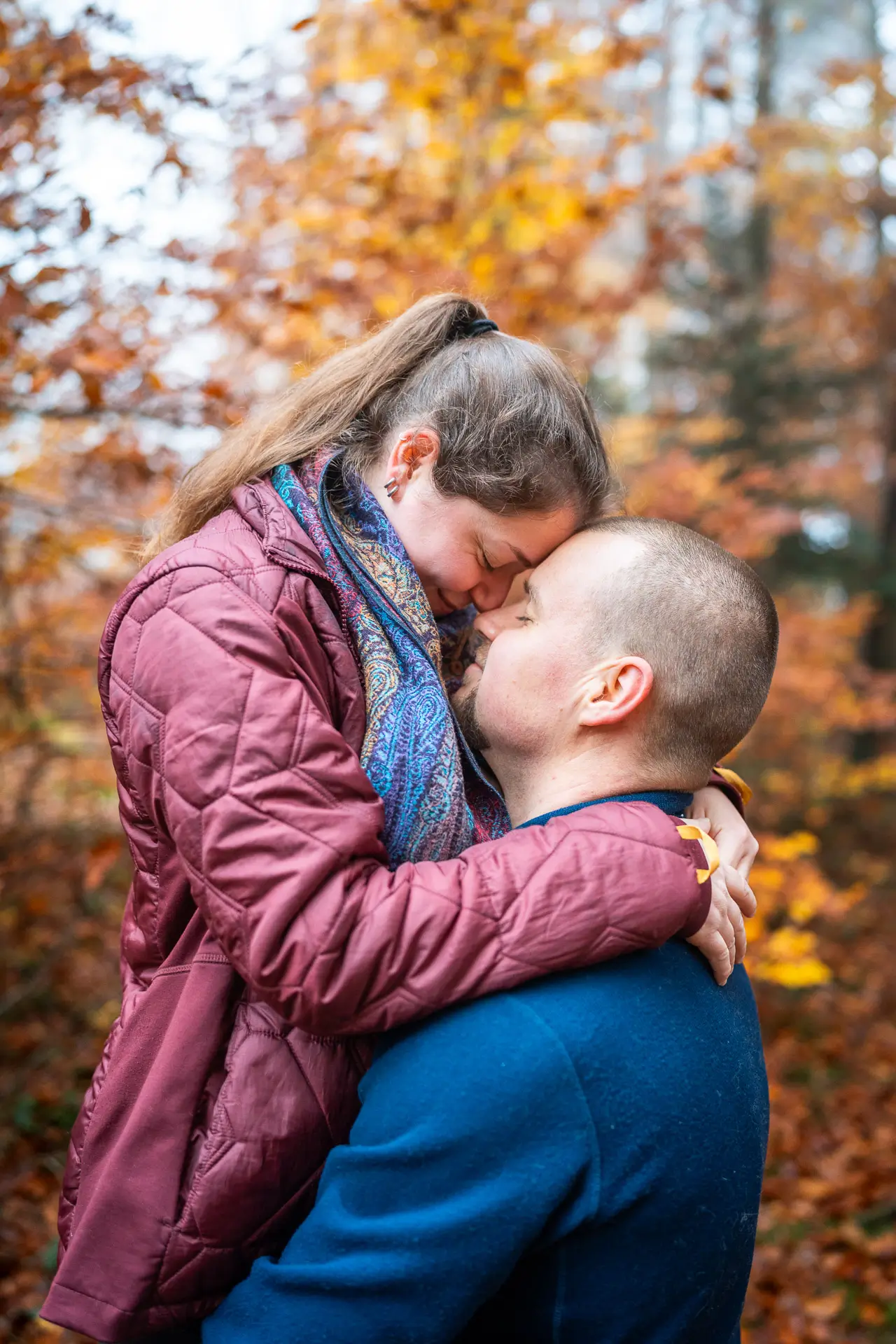 Patricia und Dominic im herbstlichen Nebel