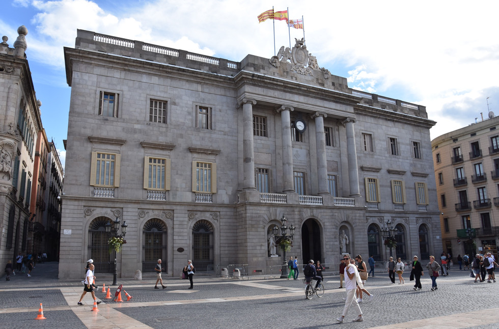 La façade de l'Ajuntament de Barcelone en Espagne sur la Plaça de Sant Jaume