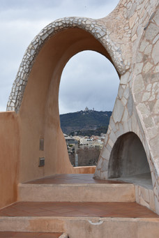 Le toit terrasse de la Casa Milà ou Pedrera à Barcelone en Espagne