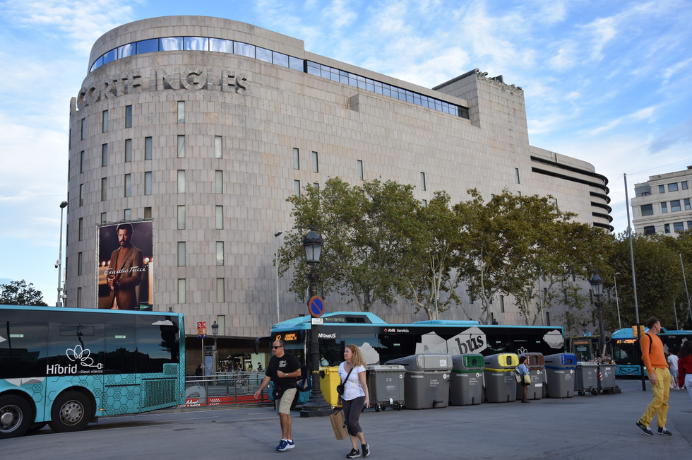 Le bâtiment del Corte Inglès sur la Plaça de Catalunya à Barcelone