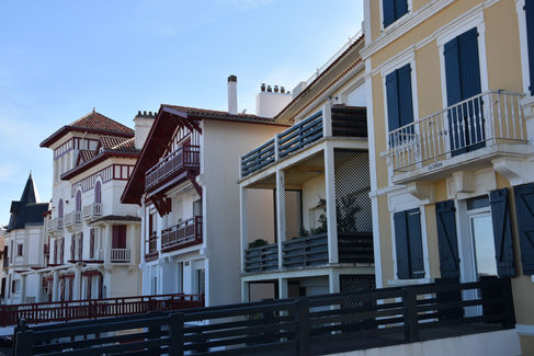 Les maisons traditionnelles du front de mer de Saint-Jean-de-Luz