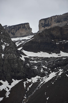 La Brèche de Roland près du Cirque de Gavarnie dans les Hautes-Pyrénées