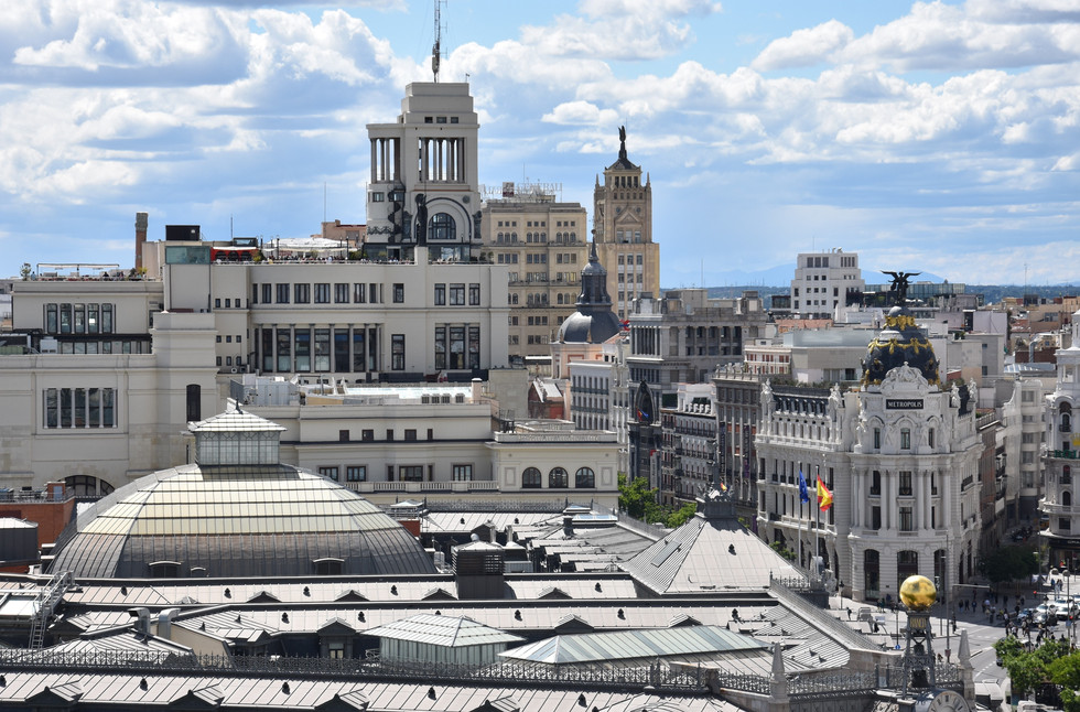 Le Circulo de Bellas Artes et l'Edificio Metropolis depuis la terrasse panoramique du Palacio de Cibeles à Madrid