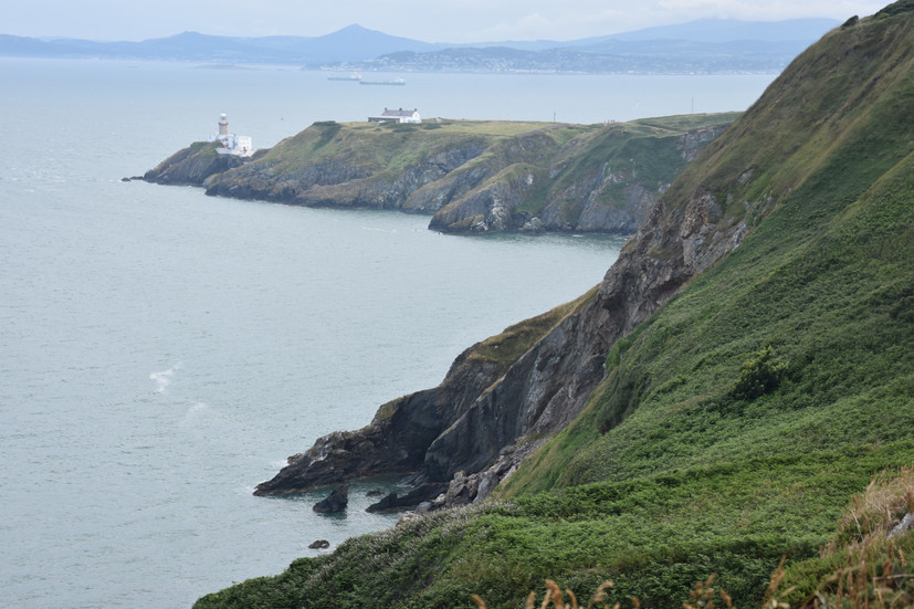 Les falaises et le Phare Baily sur la presqu'île de Howth en Irlande