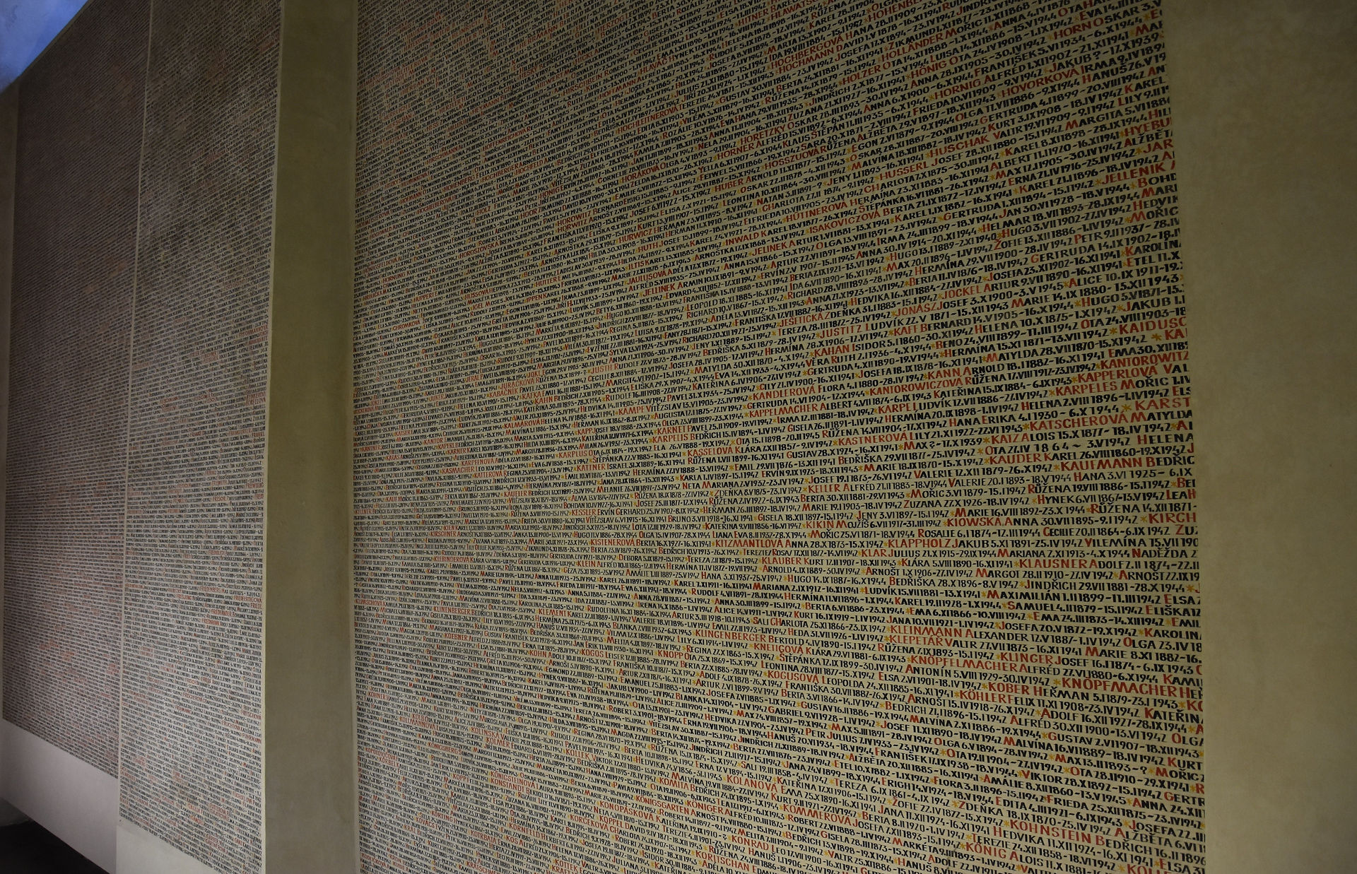 Le mémorial de la synagogue Pinkas dans le quartier Josefov à Prague
