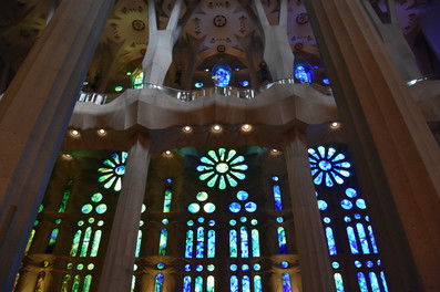 Les superbes vitraux de la Sagrada Familia à Barcelone en Espagne