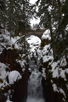 Le Pont d'Espagne dans les Hautes-Pyrénées sous la neige