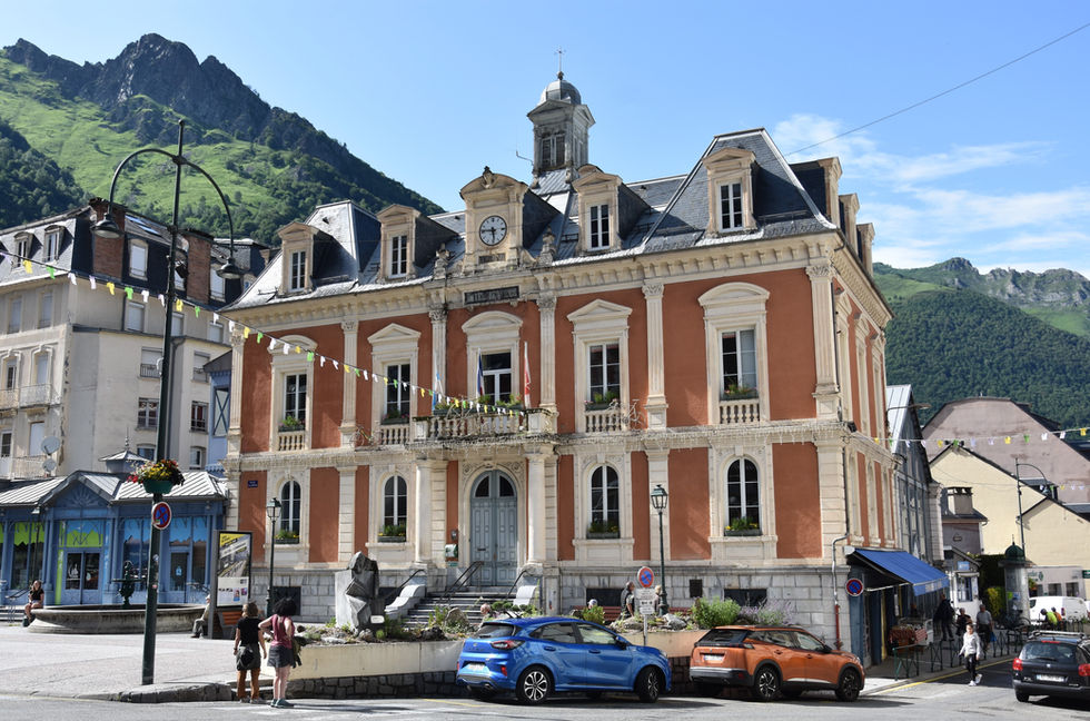 L'Hôtel de Ville de Cauterets dans les Hautes-Pyrénées