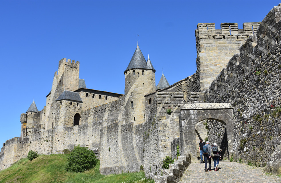 La Porte d'Aude, les tours et les remparts de la Cité de Carcassonne dans l'Aude en France