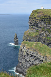 Les Falaises de Moher qui plongent dans l'Océan Atlantique en Irlande.