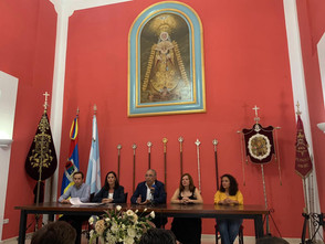 La Obra Social de la Caixa hace entrega de un cheque de 5000 € para las Colonias de Verano 2019.
