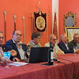 Presentación del vino Diez Lustros y posterior conferencia.
