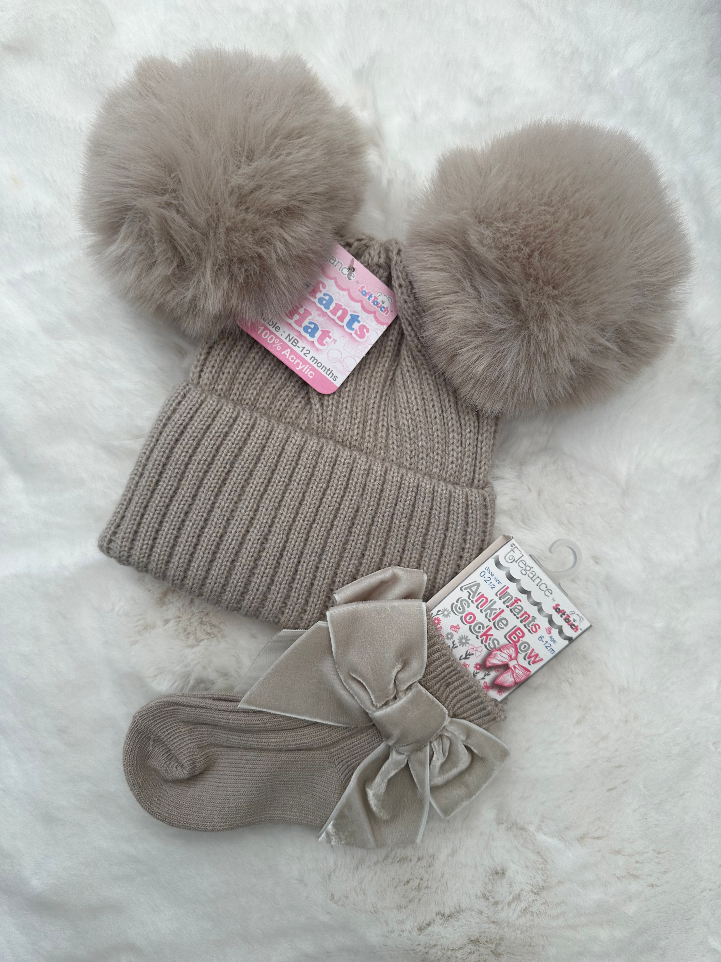 Baby girl beige hat and socks set 