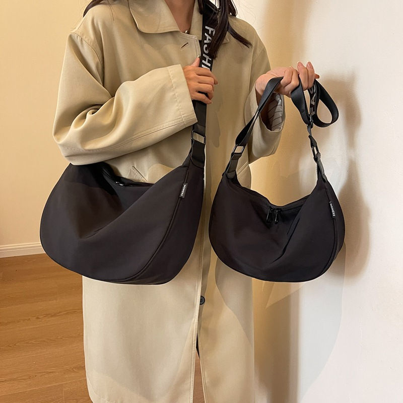 Moon shape causal bag