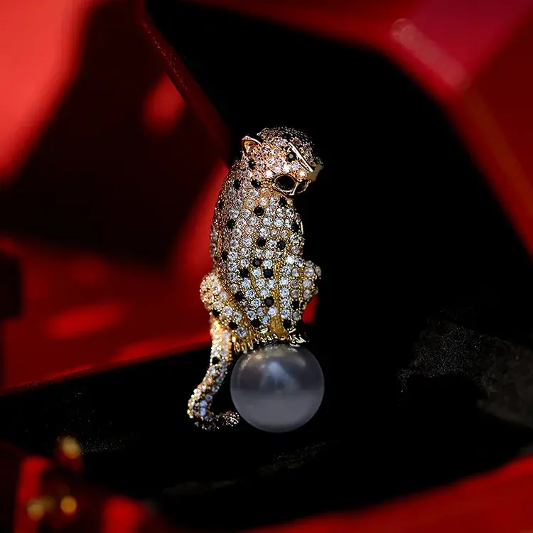 High grade copper zircon leopard brooch freshwater pearl brooch pin design