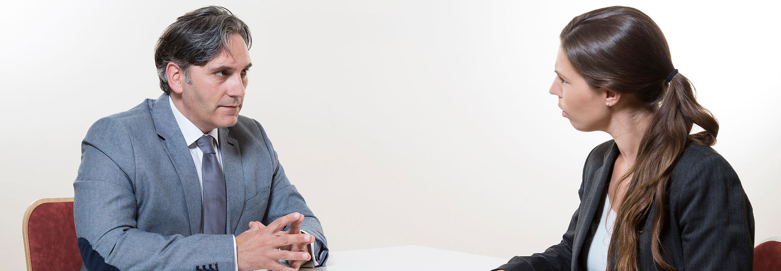 Durch den Einsatz von Trainingsschauspielern wird das Führungskräftetraining zu einem lebendigen und praxisnahen Erlebnis.Kritikgespräch, Mitarbeiterentwicklung, Leistungsbeurteilung