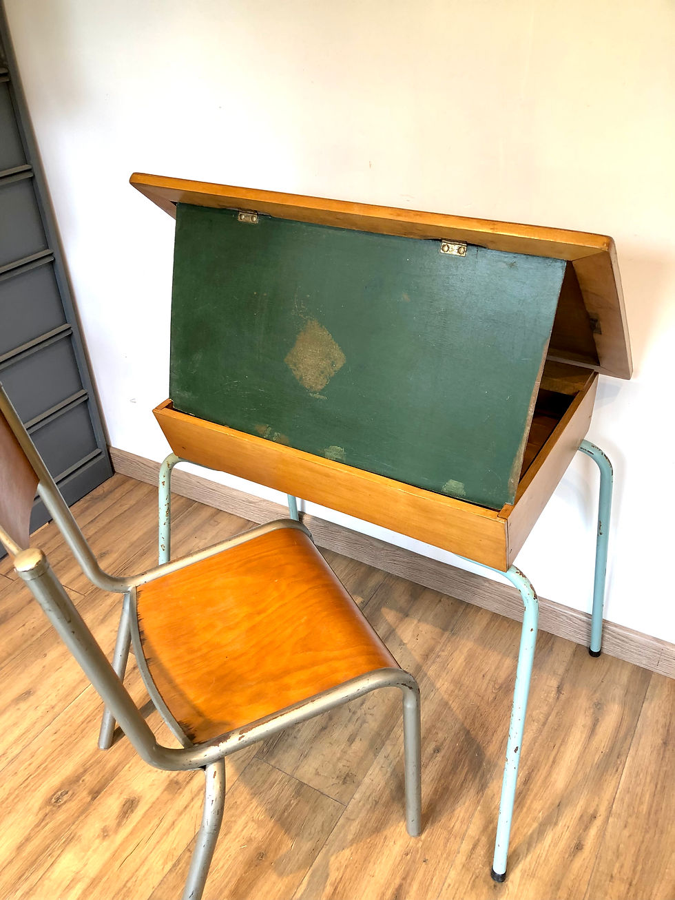 Miniature : Pupitre et chaise d’écolier 