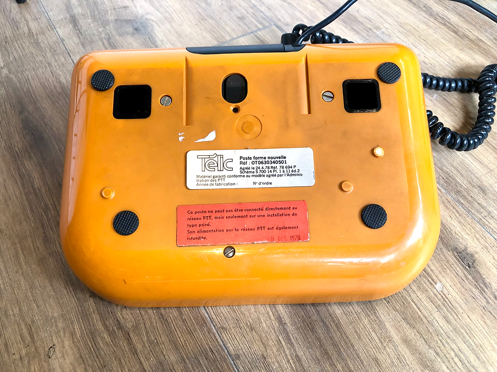 Miniature : Téléphone orange 