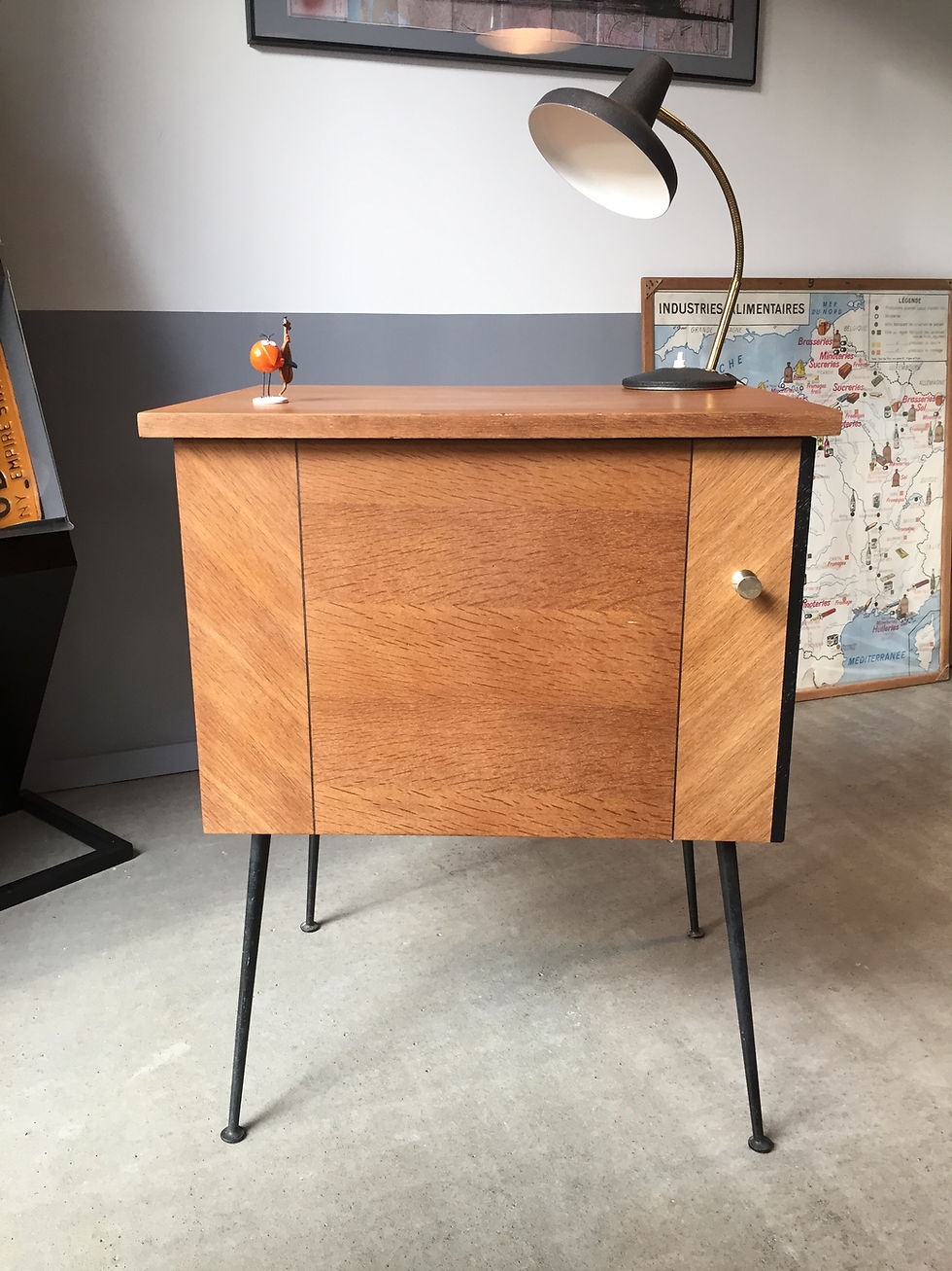 Miniature : Meuble pieds compas